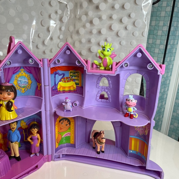 Dora the Explorer Let’s Go! 🏰Adventure Castle - Picture 14 of 15
